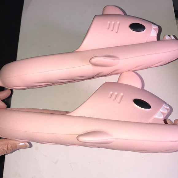 NIP Women’s Cute Shark Slippers - Picture 3 of 7